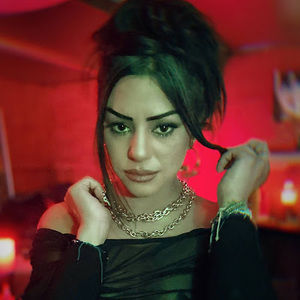 Meet your Posher, Parisa